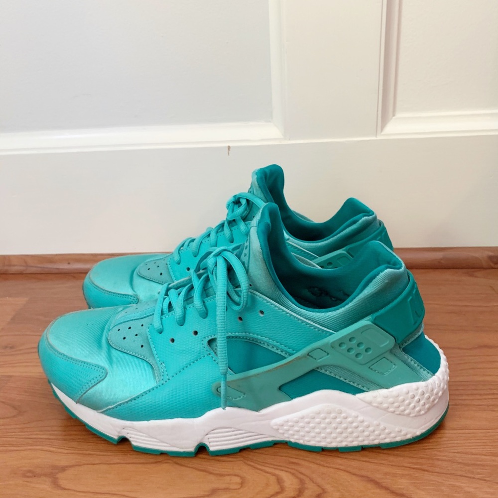 Size 12 Nike Women’s Huaraches